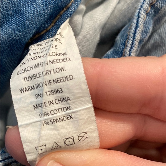 Indigo Rein Size 11 Light Blue Distressed Ankle Jeans 25โ Inseam - Picture 5 of 6